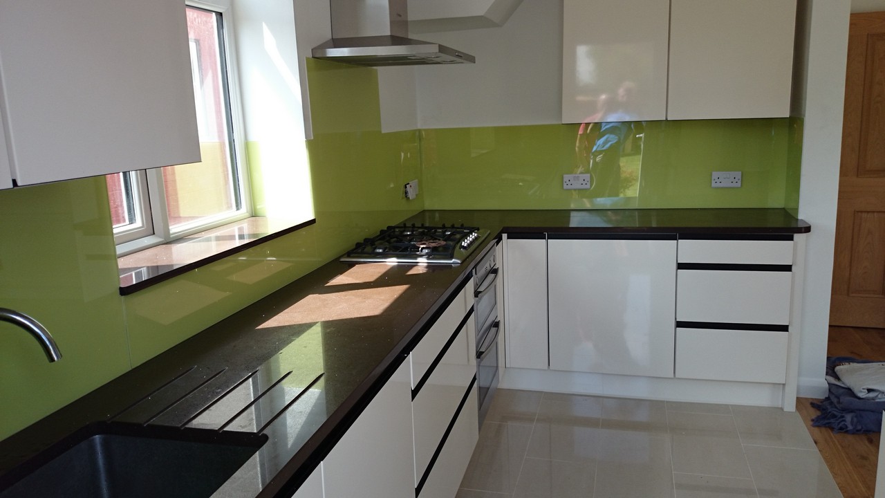 Lime green glass kitchen splashback installed by Richmond glaziers