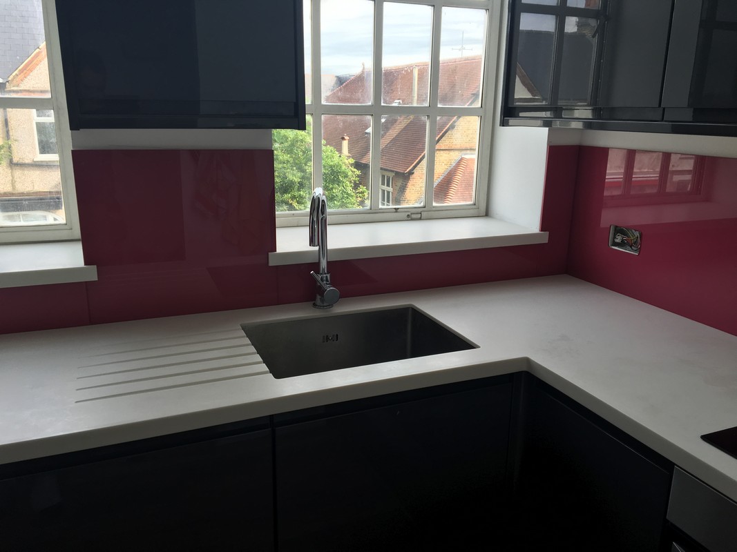 Deep plum coloured glass splashback in modern Richmond kitchen